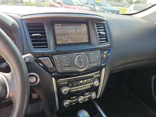 2016 Nissan Pathfinder SV