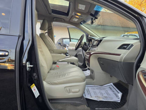 2013 Toyota Sienna XLE 8-Passenger