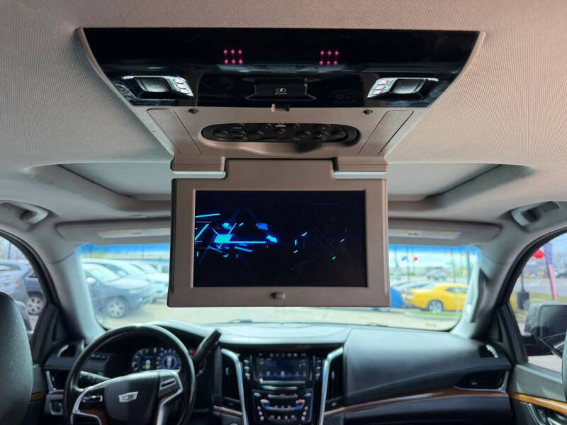 2017 Cadillac Escalade Luxury