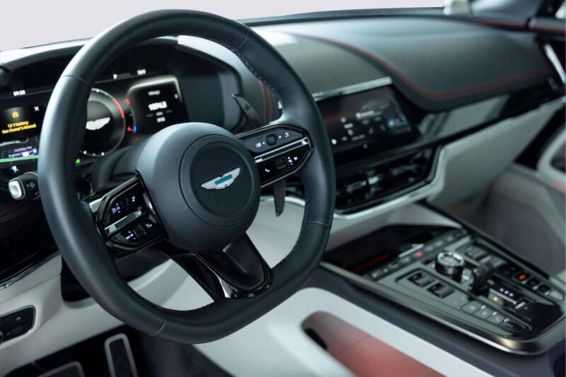 2025 Aston Martin DBX 707