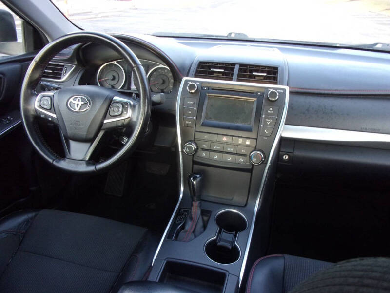 Image 6 of 2016 Toyota Camry SE