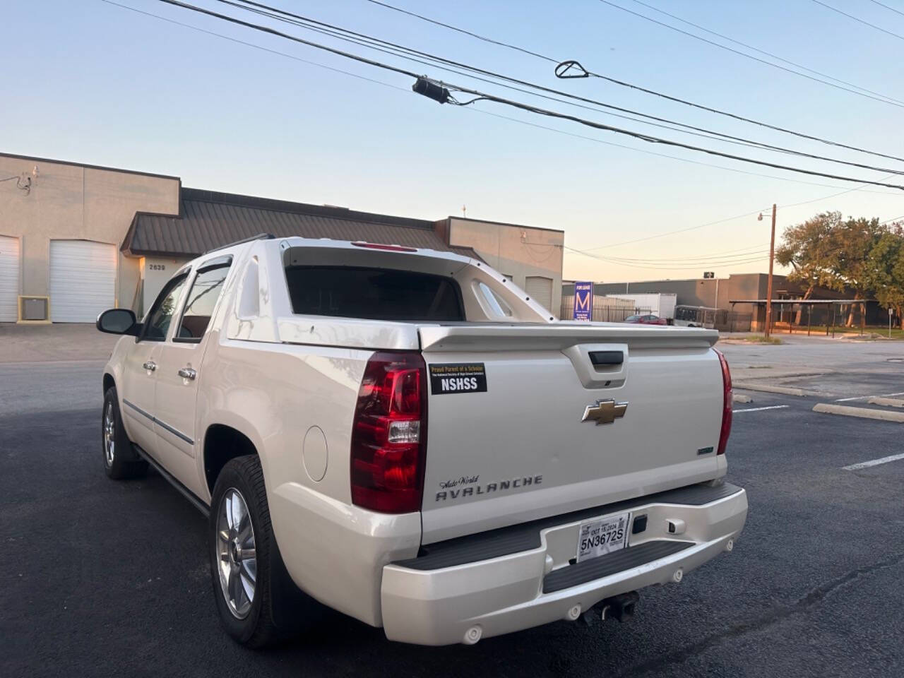 2010 Chevrolet Avalanche for sale at Sarenco Auto Inc in Dallas, TX