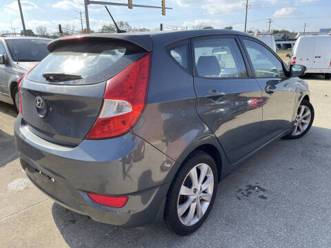 2013 Hyundai Accent SE