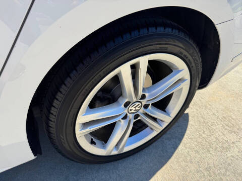 2015 Volkswagen Passat 1.8T SE