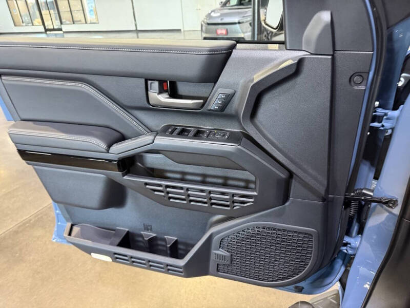 2026 Toyota 4Runner Limited HV