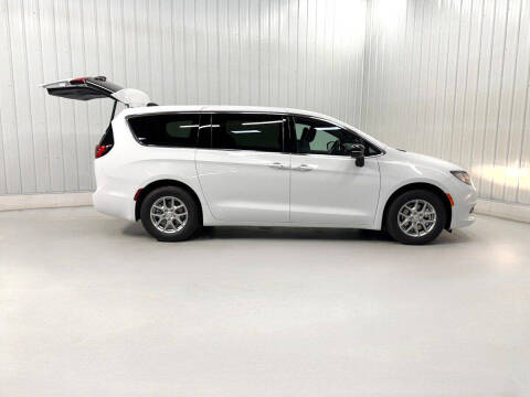 2027 Chrysler Pacifica LX