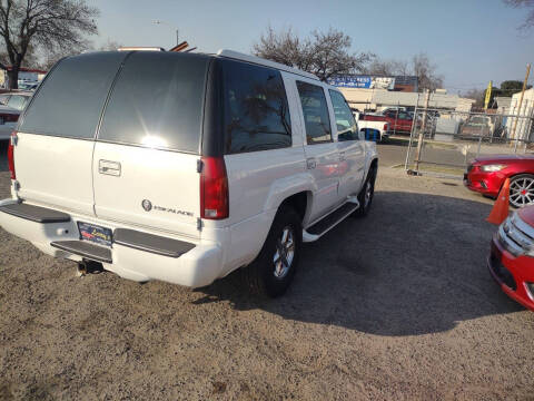 2000 Cadillac Escalade