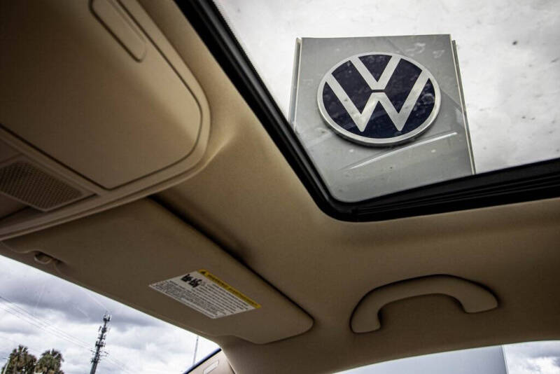 2017 Volkswagen Passat 1.8T SEL Premium