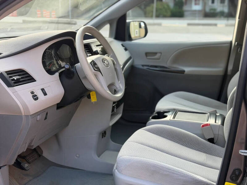 2012 Toyota Sienna LE 7-Passenger