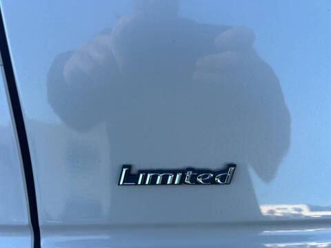 2005 Lincoln Town Car Signature Limited