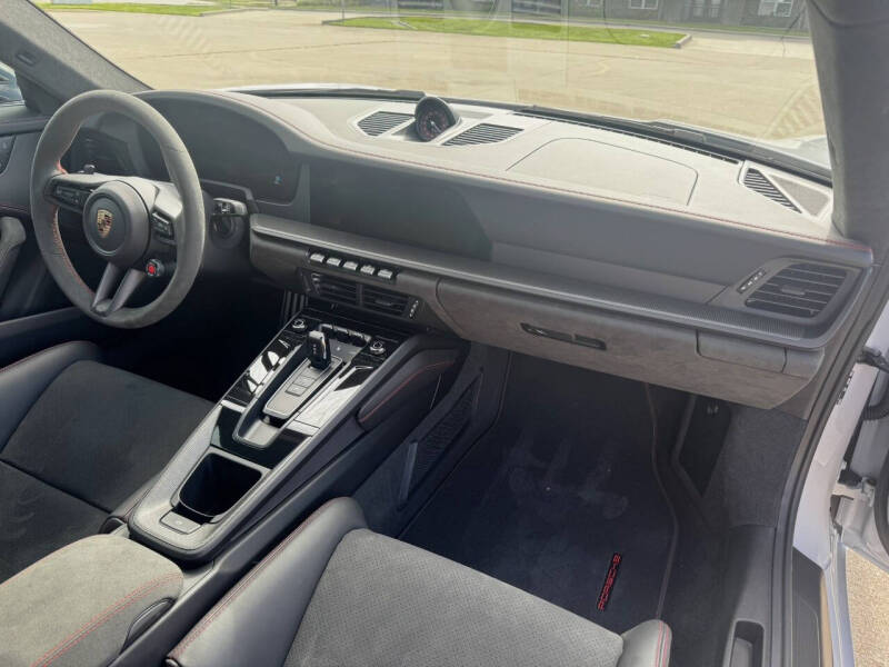2025 Porsche 911 Carrera