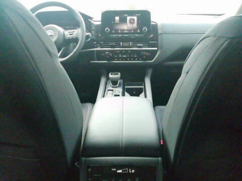 2025 Nissan Pathfinder SV