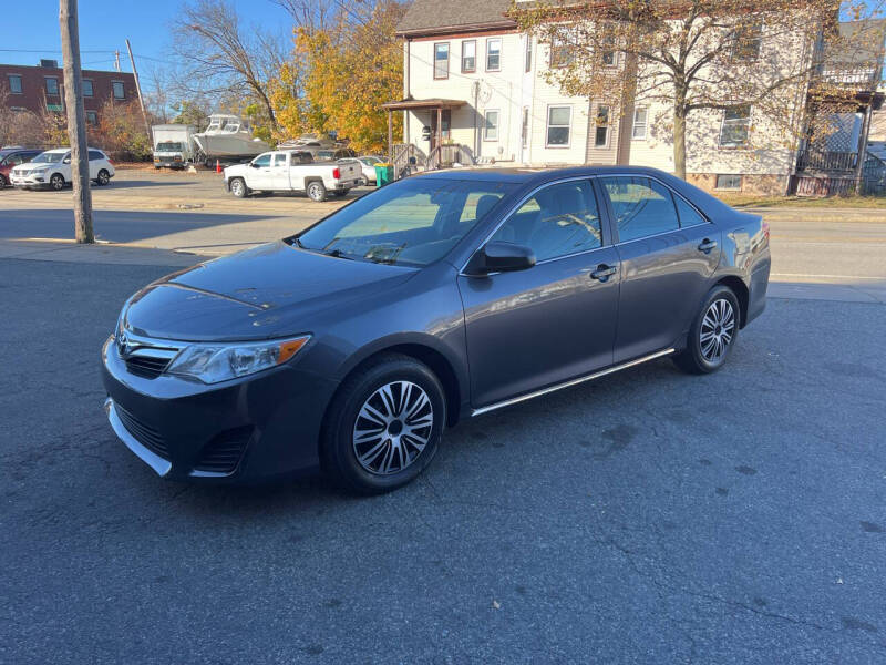 2014 Toyota Camry LE photo 3