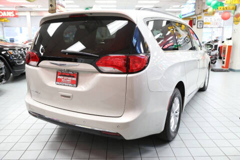 2017 Chrysler Pacifica Touring-L