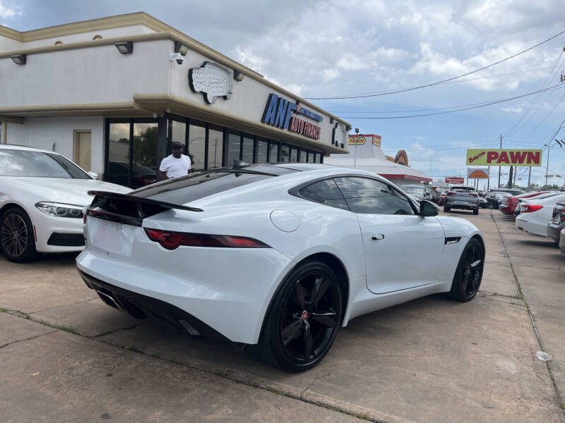 2019 Jaguar F-TYPE P300