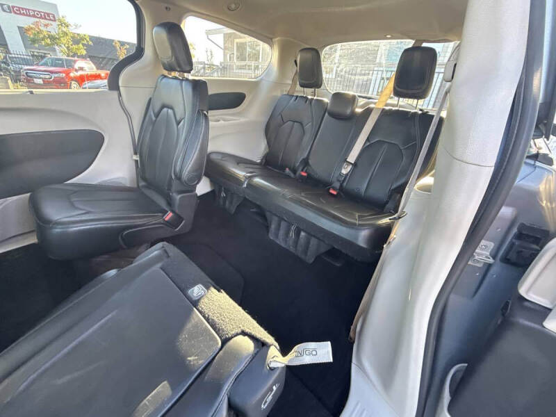 2020 Chrysler Voyager LXi