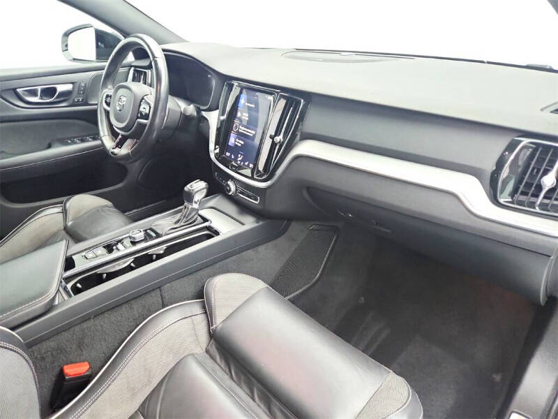 2019 Volvo S60 T6 R-Design