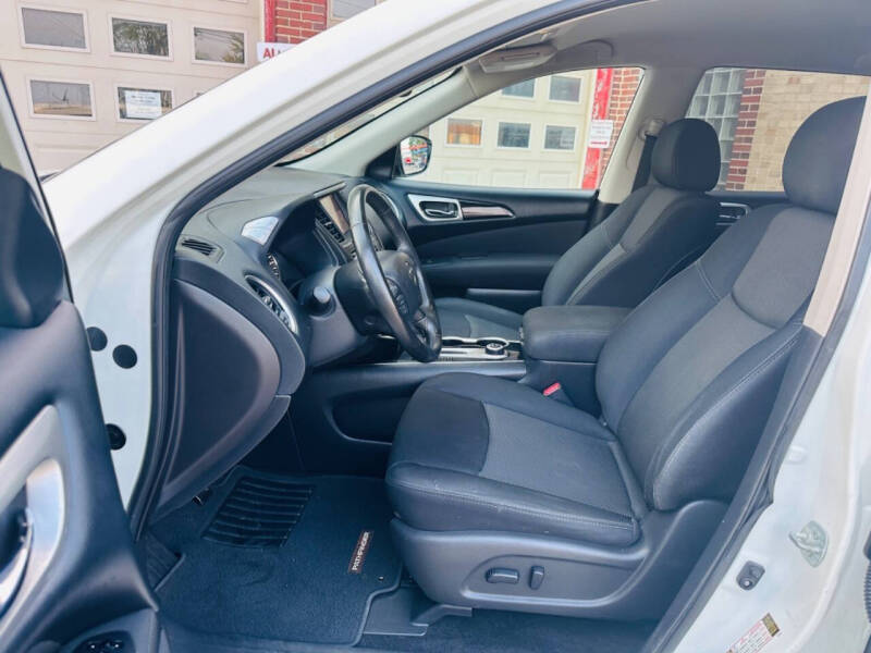 2017 Nissan Pathfinder SV