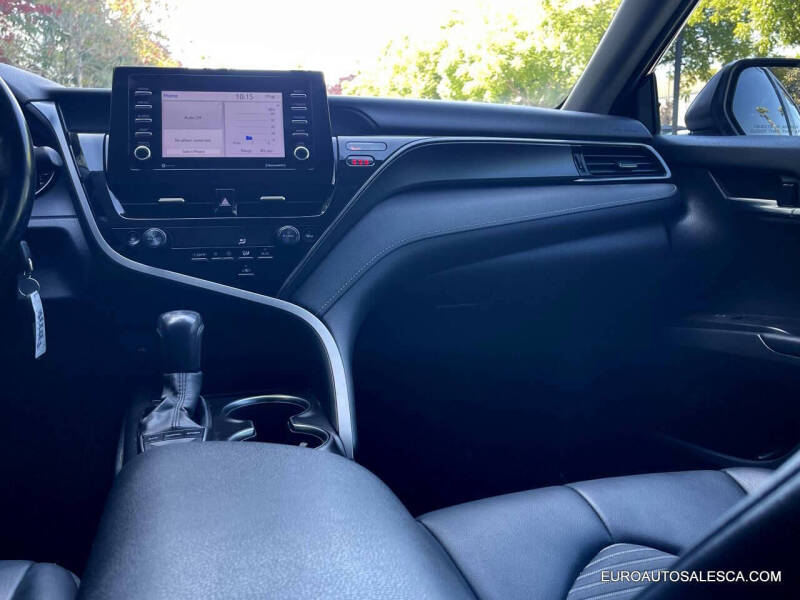 2022 Toyota Camry SE