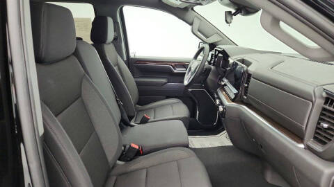 2025 GMC Sierra 1500 Elevation Standard