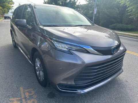2021 Toyota Sienna LE 8-Passenger