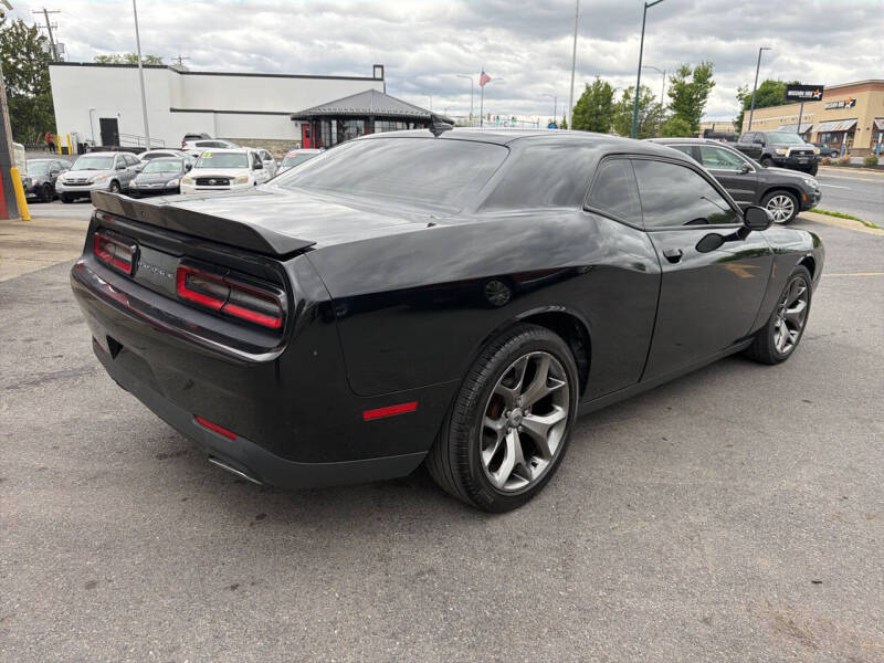 2017 Dodge Challenger SXT Plus