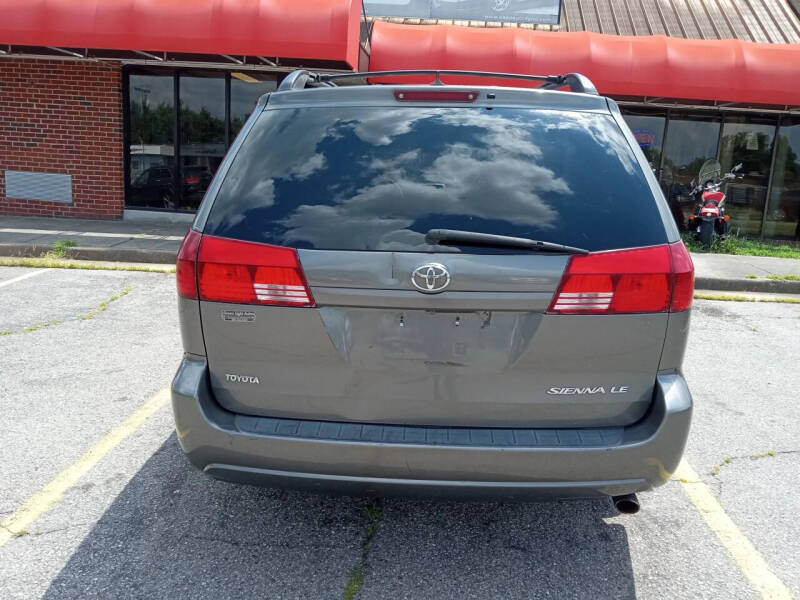 2004 Toyota Sienna