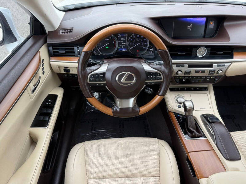 2017 Lexus ES 300h