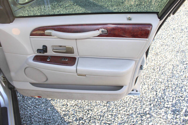 2005 Lincoln Town Car Signature