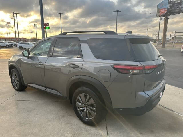 2025 Nissan Pathfinder SV