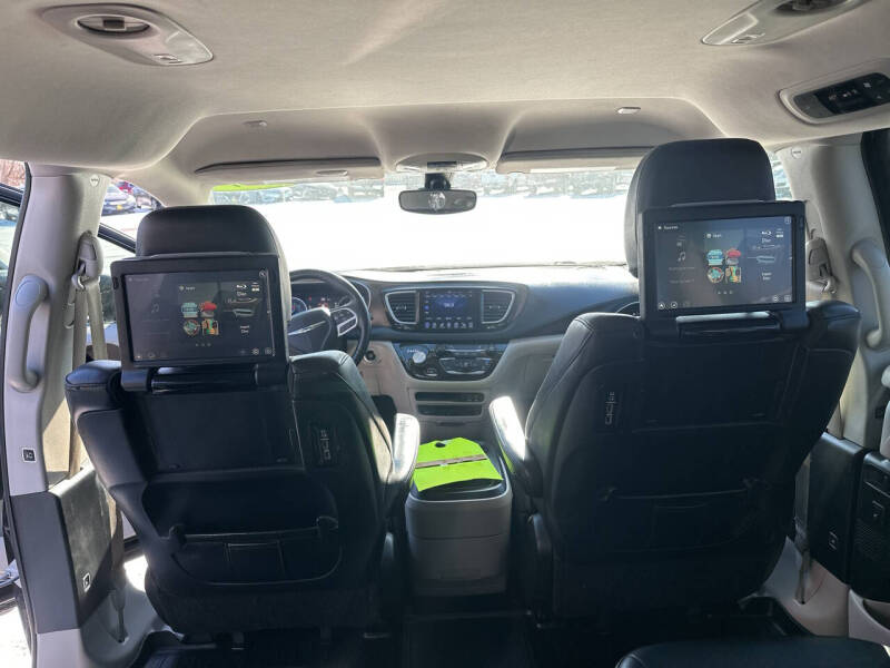 2017 Chrysler Pacifica Touring-L Plus