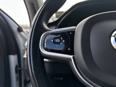 2021 Volvo XC90 T6 Momentum 7-Passenger