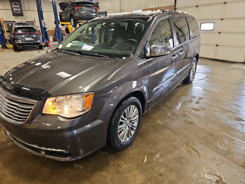 2016 Chrysler Town and Country Touring-L