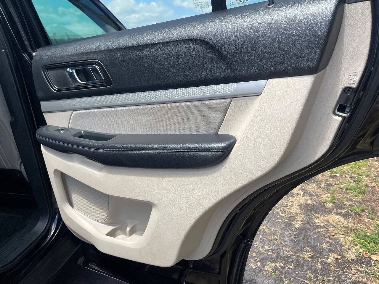 2018 Ford Explorer  - $17,900