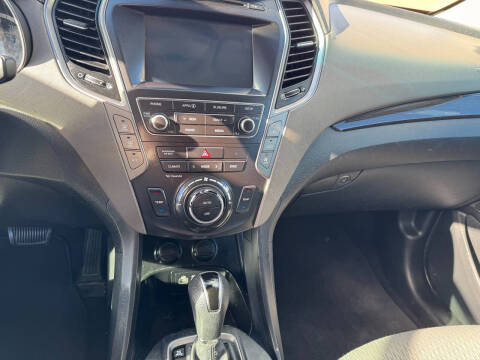 2017 Hyundai Santa Fe SE