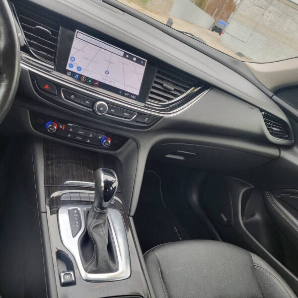 2019 Buick Regal Sportback Essence