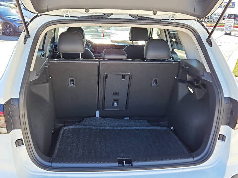 2026 Volkswagen Taos SE Black