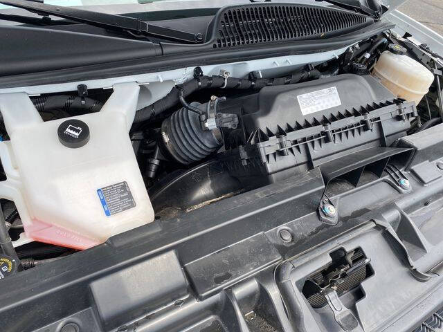 2025 Chevrolet Express LT 3500