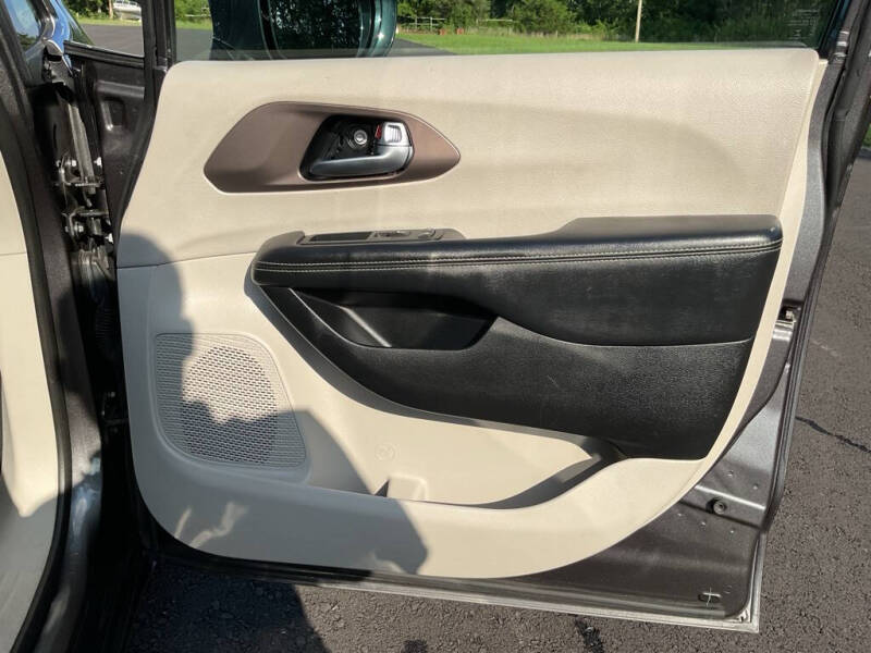 2020 Chrysler Voyager LXi