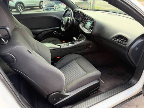 2017 Dodge Challenger SXT Plus
