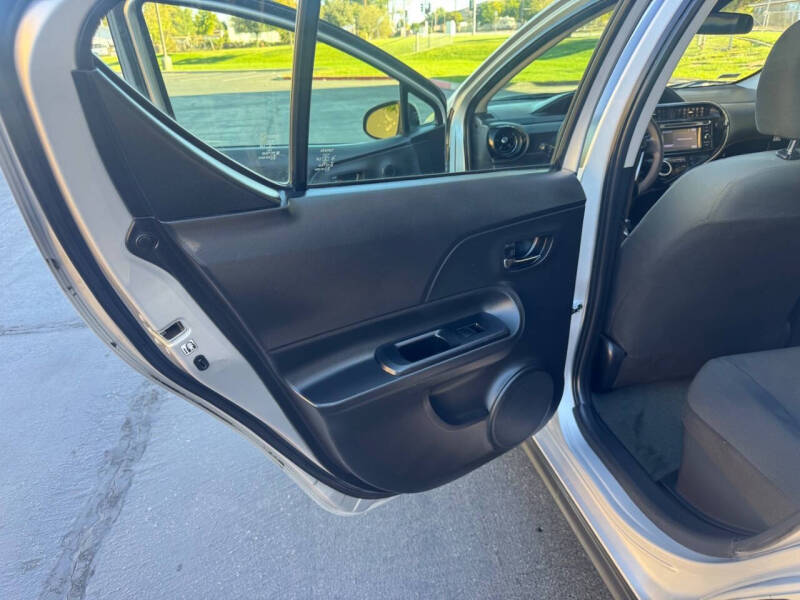 2019 Toyota Prius c L