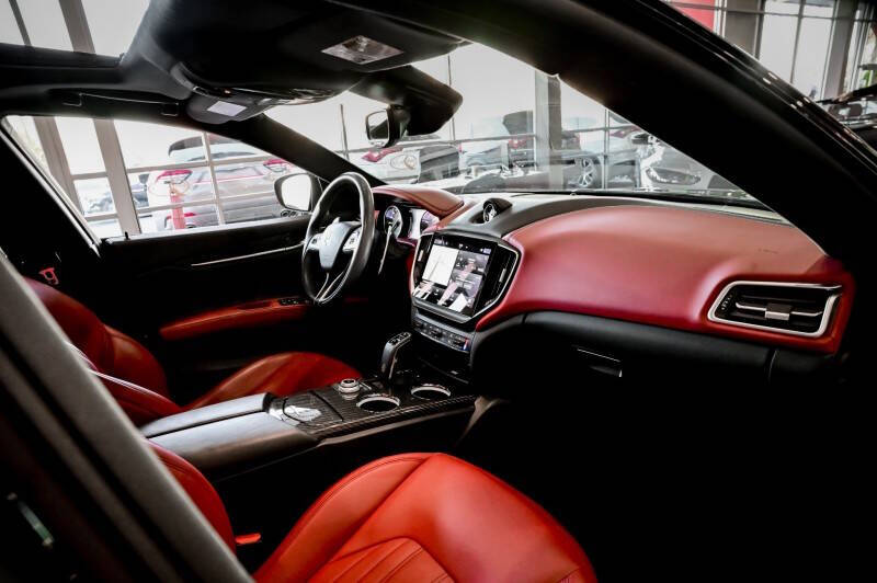 2022 Maserati Ghibli Modena Q4