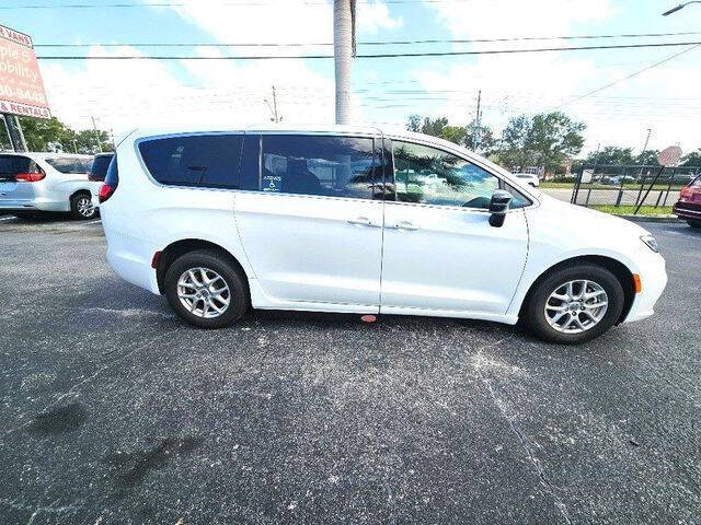 2024 Chrysler Pacifica Touring