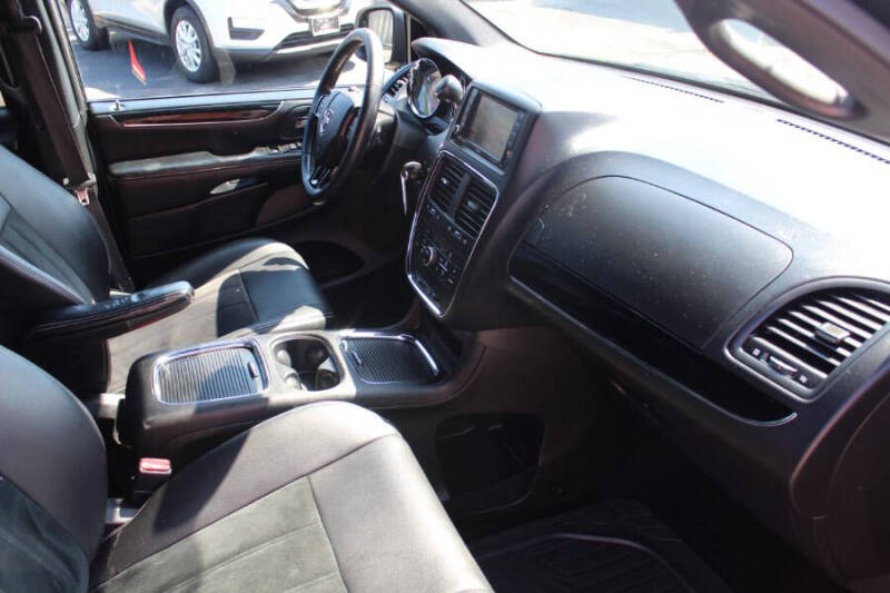 2016 Dodge Grand Caravan SXT Plus