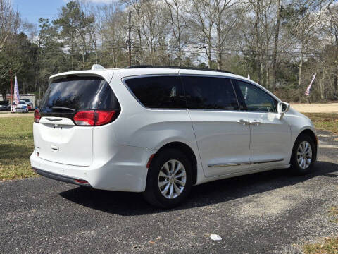 2017 Chrysler Pacifica Touring-L