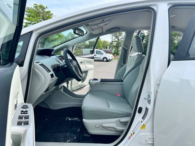 2012 Toyota Prius v Five