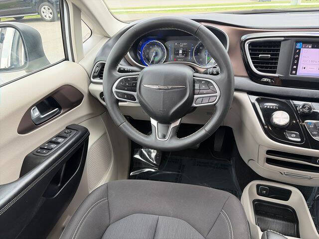 2022 Chrysler Voyager LX