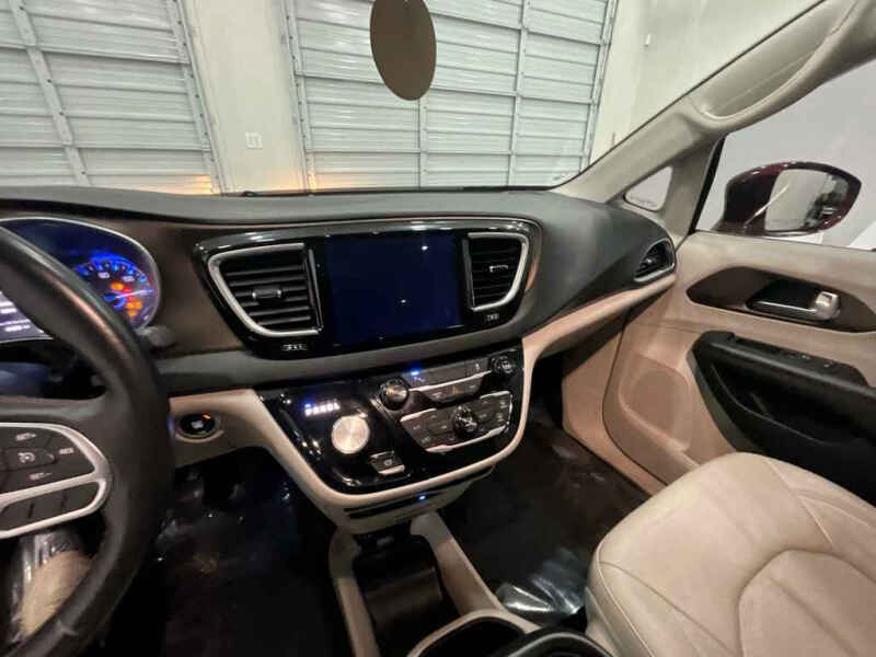 2017 Chrysler Pacifica Touring-L Plus