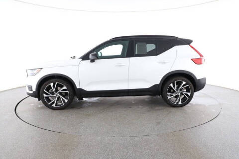2022 Volvo XC40 T5 R-Design