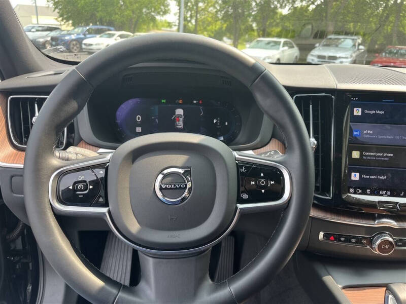 2023 Volvo XC60 B5 Plus Dark Theme